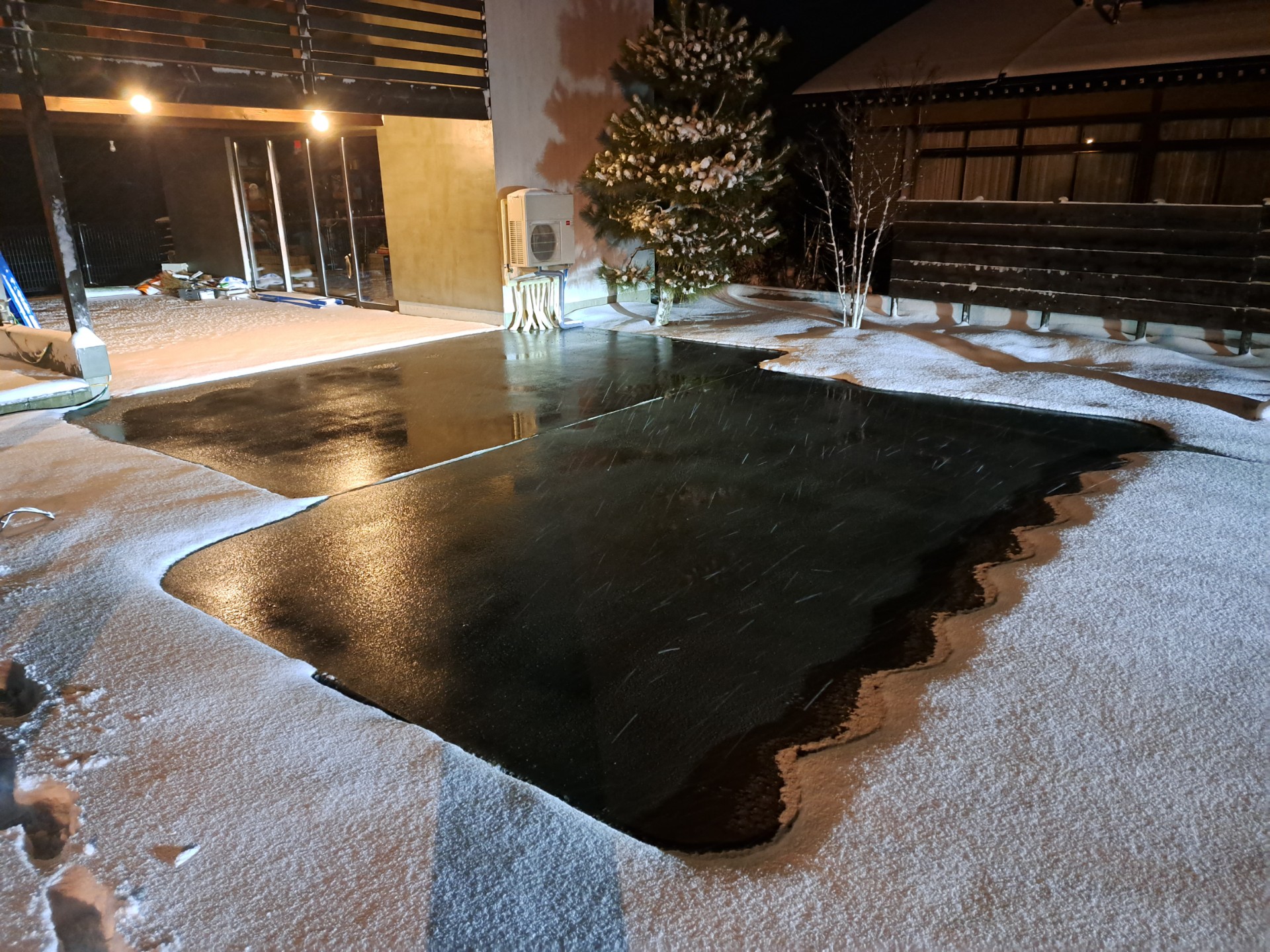 弊社前